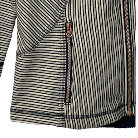 Rare Lululemon Forme Jacket Tan & Navy pinstripe w/Rose Gold hardware Sz 10 - Picture 7 of 12